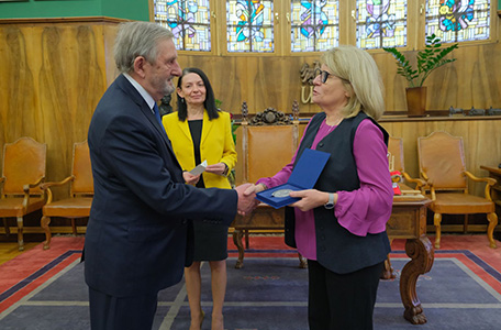 Prof. Roman Hauser wyróżniony Medalem Homini Vere Academico