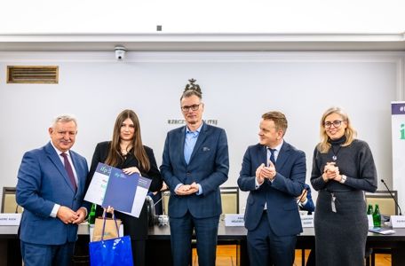 Nagroda dla Pani Marianny Droszcz za najlepszą pracę licencjacką z zakresu finansów publicznych