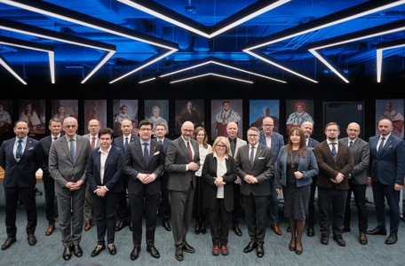 Krajowa Szkoła Sądownictwa i Prokuratury, Politechnika Poznańska oraz Uniwersytet im. Adama Mickiewicza w Poznaniu podpisały porozumienie o współpracy w ramach projektu „Iuris VR-AI Lab”
